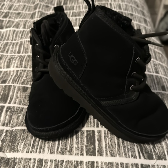 Ugg Neumel Boot 12c - Picture 2 of 4